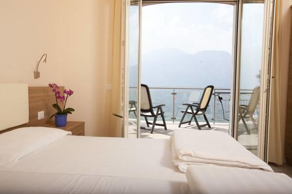 Hotel Garni Vela D'Oro Brenzone sul Garda Exteriör bild