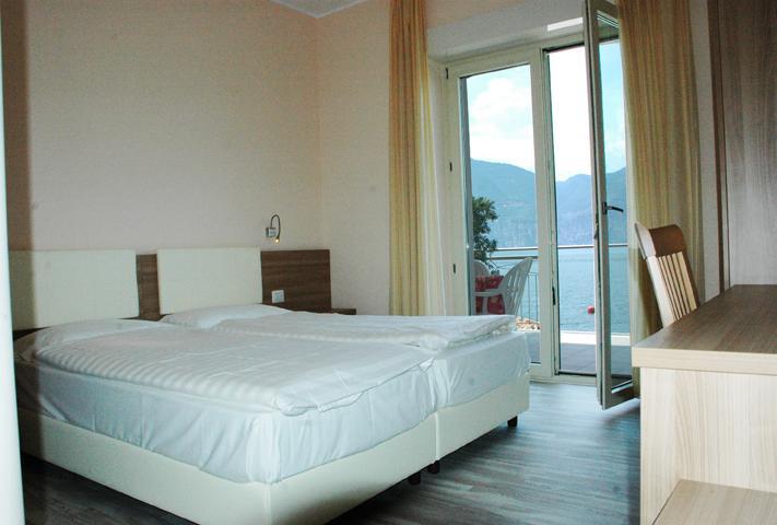 Hotel Garni Vela D'Oro Brenzone sul Garda Exteriör bild