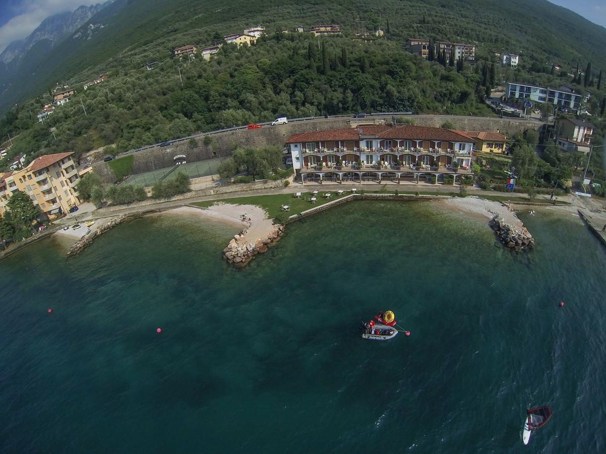 Hotel Garni Vela D'Oro Brenzone sul Garda Exteriör bild