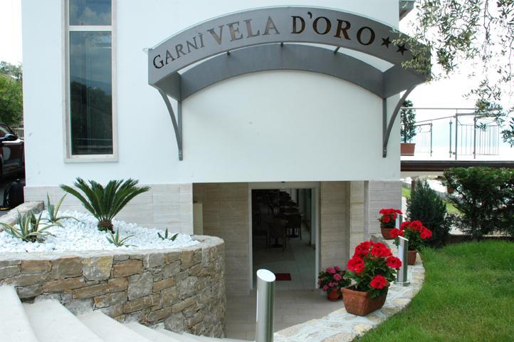 Hotel Garni Vela D'Oro Brenzone sul Garda Exteriör bild